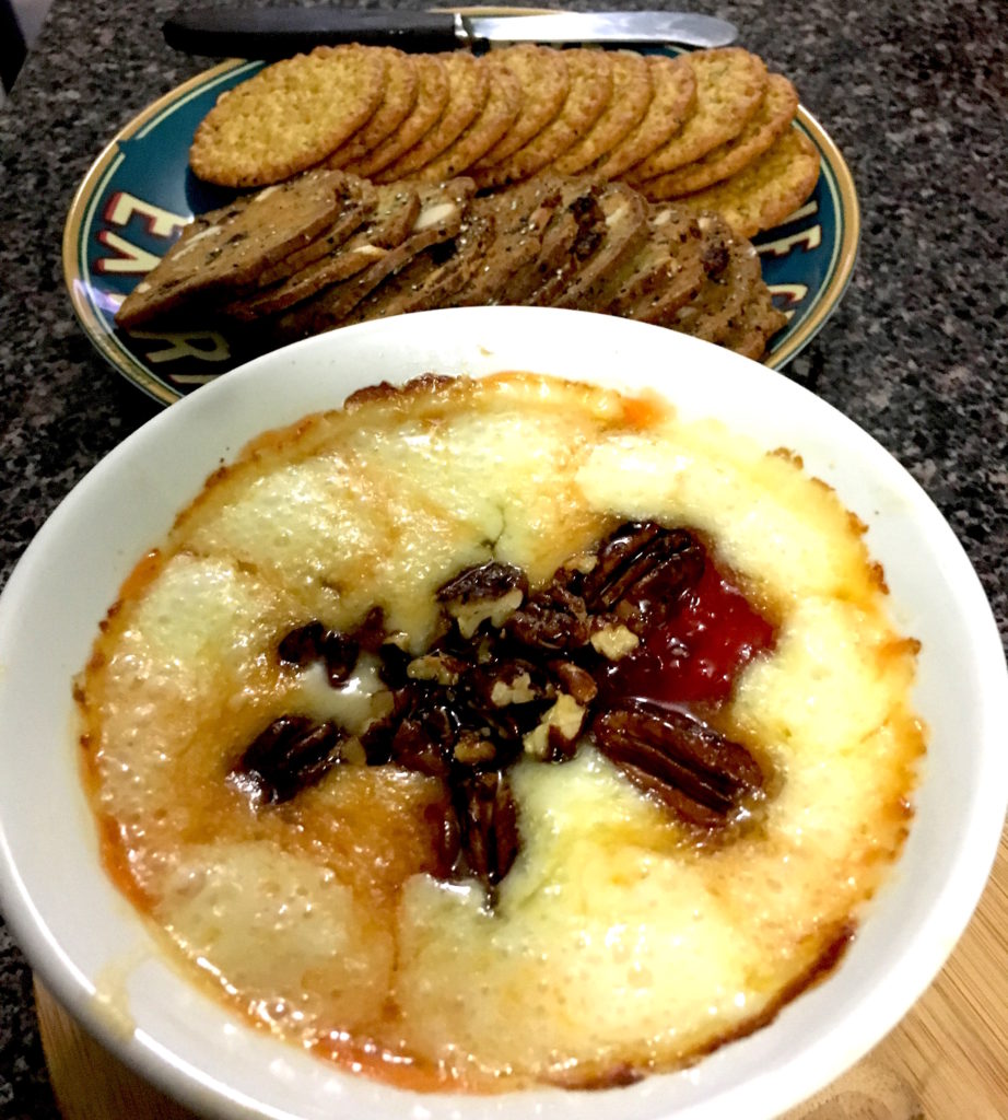 Brie with Red Pepper Jelly and Roasted Candied Pecans (Artisan crackers)
